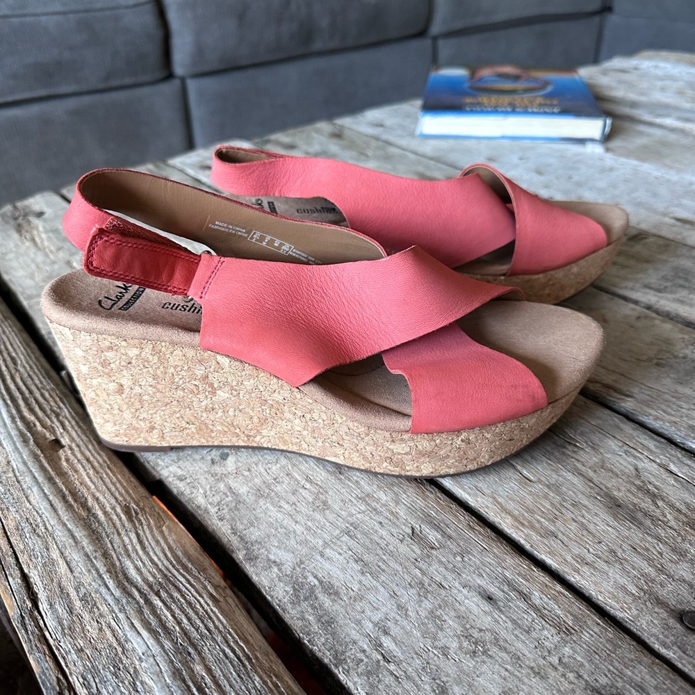 Clarks Women's Annadel Eirwyn Wedge Sandal. Coral. Euc. Size 40/9